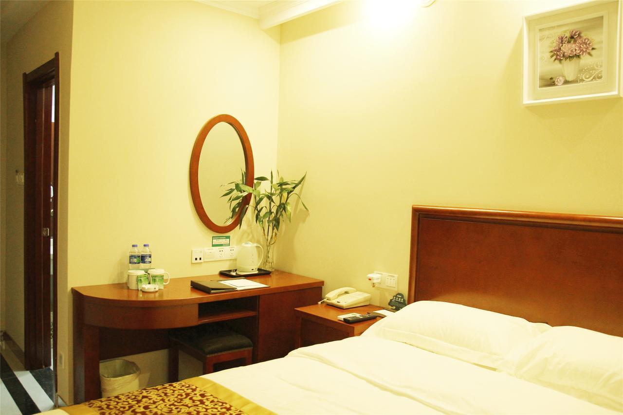 Greentree Inn Zhengzhou Xinzheng City Longhu Town Xiangyun Road Express Hotel Dış mekan fotoğraf